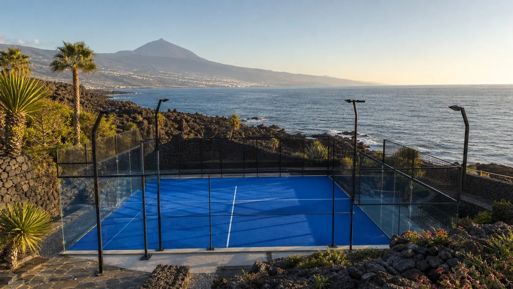 Padel-Court auf Teneriffa mit Atlantik und Teide